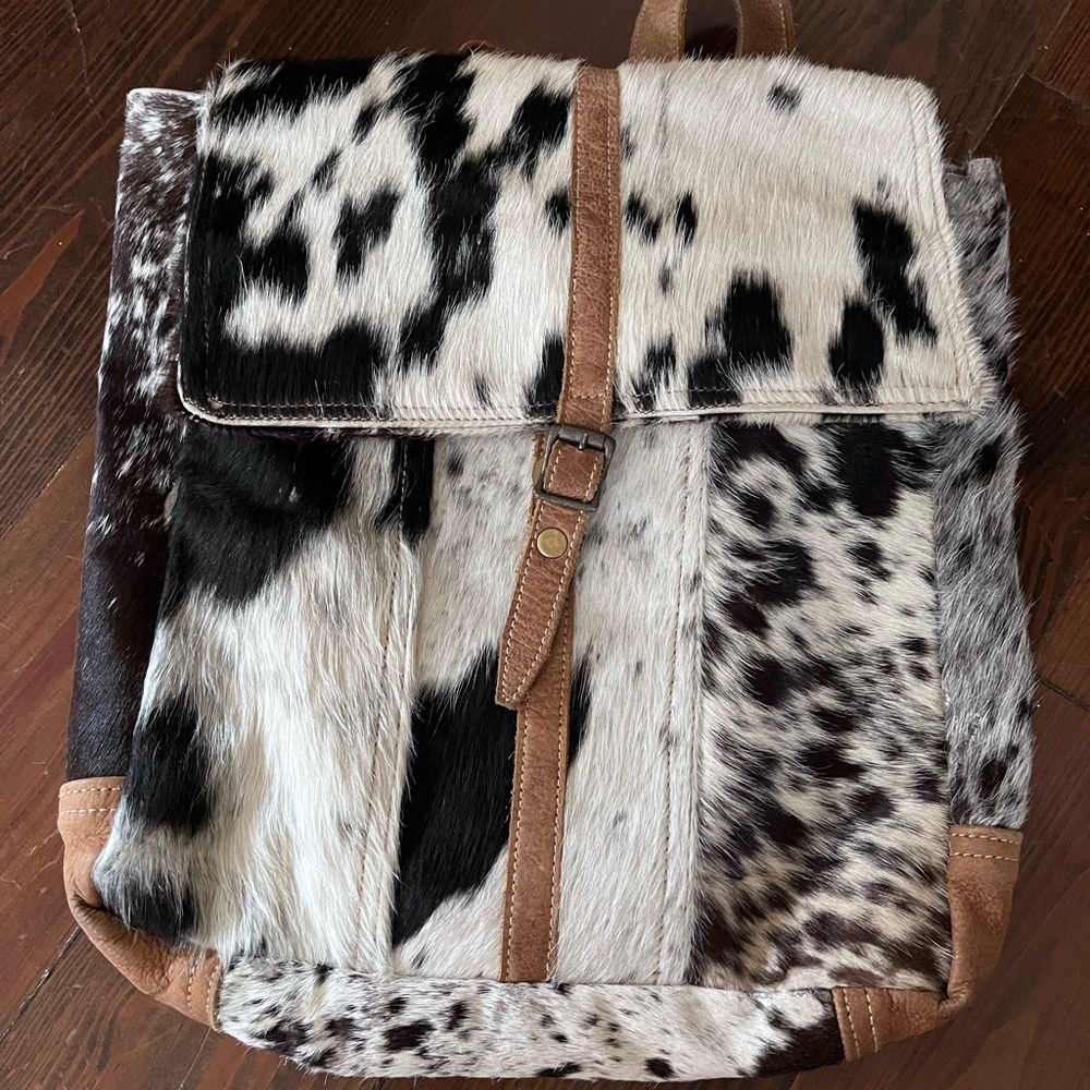 Myra Bag- no stains, used last fall season, great size (just no longer use)